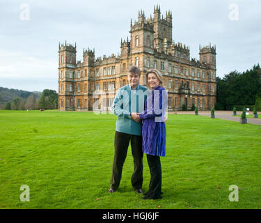 Graf und Gräfin von Carnarvon in ihrer Heimat Highclere Castle in der Nähe von Newbury in Hampshire Stockfoto