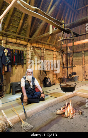 Japan, traditionelle Ainu Wohngebäude von StrawTraditional Ainu "Chise" Haus aus Holz und Stroh gemacht Stockfoto