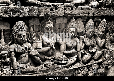 Die Terrasse des Lepra-Königs befindet sich in der nordwestlichen Ecke des Royal Square von Angkor Thom, Kambodscha. Es entstand im Bayon-Stil unter Jayavarman VII, obwohl der moderne Name leitet sich von 15. Jahrhundert Skulptur auf dem Gelände entdeckt. Die Statue zeigt den Hindu-Gott Yama, dem Gott des Todes (Angkor Komplex verschiedene archäologische Hauptstädte Khmer Reich 9-15. Jahrhundert Angkor Kambodscha) Stockfoto