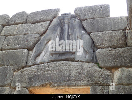 Die beeindruckende Löwentor am südlichen Eingang des mykenischen Akropolis Grab Kreises A, Peloponnes Halbinsel von Griechenland Stockfoto