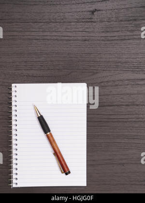Desktop mit Spiral-Notizbuch, Bleistift Stockfoto