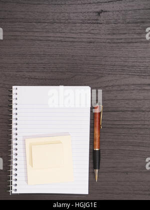 Desktop, Spiralblock, Haftnotizen, Stift Stockfoto