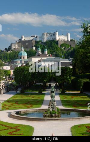 Blick vom Mirabell Garten zur Festung Salzburg, Salzburg, Österreich Stockfoto