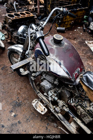 Yinyee Chopper Motorrad in einem Workshop, Phnom Penh, Kambodscha Stockfoto