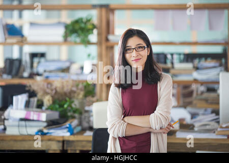 Porträt von Architektin im Büro Stockfoto