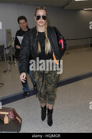 Los Angeles, Kalifornien, USA. 22. Januar 2017. Khloe Kardashian gesehen am LAX Flughafen am 22. Januar 2017. Bildnachweis: John Misa/Media Punch/Alamy Live-Nachrichten Stockfoto