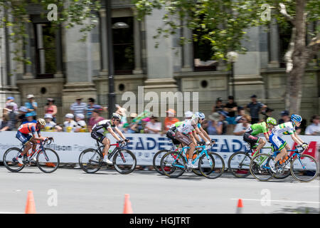 Adelaide, Australien. 22. Januar 2017. Fahrer während der 6. Etappe der Santos Tour Down unter 2017. Bildnachweis: Ryan Fletcher/Alamy Live-Nachrichten Stockfoto