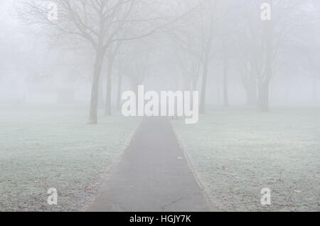 London, UK. 23. Januar 2017. Ein Nebel und frostigen Start über Ost-London, was erwartet wird, zu einem klaren und sonnigen Tag. Bildnachweis: Ilyas Ayub / Alamy Live News Stockfoto