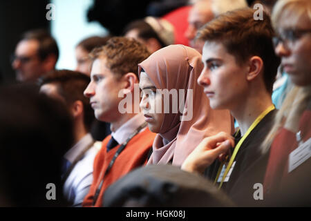 Rathaus, London, UK. 23. Januar 2017. Geladene Gäste. Sadiq Khan, der Bürgermeister von London besucht die Holocaust-Gedenktag am Rathaus, dem Jahrestag der Befreiung des Konzentrationslagers Auschwitz-Birkenau im Jahre 1945. Das diesjährige Thema für Holocaust-Gedenktag ist "wie kann Leben gehen?". Bildnachweis: Dinendra Haria/Alamy Live-Nachrichten Stockfoto