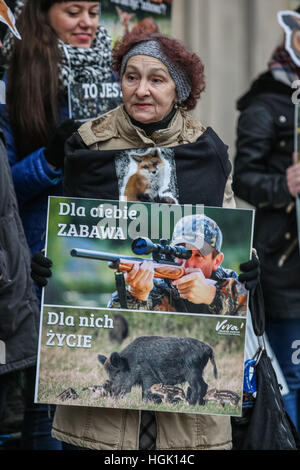 Danzig, Polen. 23. Januar 2017. Demonstranten tragen die Tiermasken außerhalb des Rechts und der Justiz regierenden Partei-Büros sind auf 23. Januar 2017 in Danzig gesehen. Die Viva! Stiftung-Protest gegen geplante neue Jagdgesetz in Polen stark unterstützt durch den Minister für Umwelt Jan Szyszko, wer auch ein Jäger ist. Bildnachweis: Michal Fludra/Alamy Live-Nachrichten Stockfoto