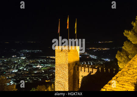 Santa Catalina Castle mit Blick auf die Stadt Jaen von Nacht, Jaen, Andalusien, Spanien Stockfoto