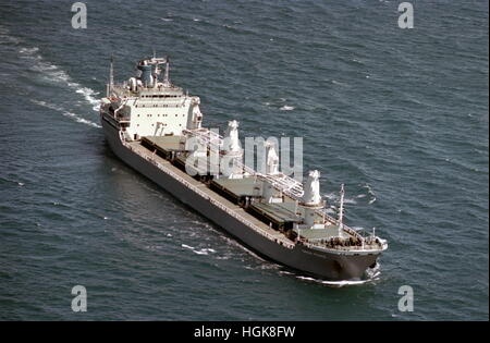 AJAXNETPHOTO. 1986. GAGE STRAßEN, FREMANTLE, AUSTRALIEN. -BULK-CARRIER - BULKER UNION FRIEDEN AUF DEM WEG IN DEN INDISCHEN OZEAN.   FOTO: JONATHAN EASTLAND/AJAX REF: 862912 5 Stockfoto