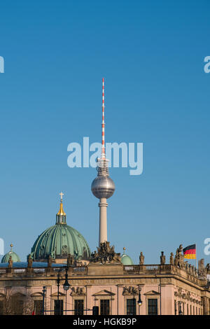 Historische Skyline und Fernsehturm, Berlin, Deutschland Stockfoto