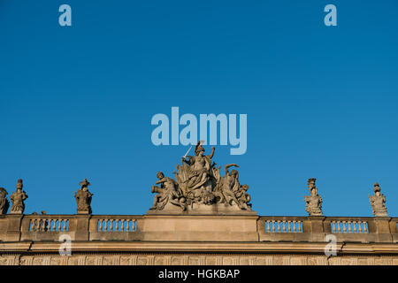 Skulpturen auf dem historischen Gebäude in Berlin, Deutschland Stockfoto