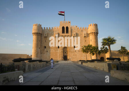 Außenansicht der Zitadelle von Qaitbay (Qaitbay Fort), ist ein 15. Jahrhundert defensive Festung befindet sich auf der Mittelmeer-Küste Stockfoto