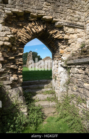 Ruinen von Kirkham Abbey (Kirkham Priory) neben dem Fluss Derwent in North Yorkshire. Stockfoto