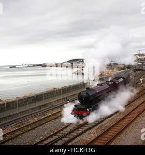 Dampflokomotive verlassen Penzance, Cornwall, England, UK. Stockfoto