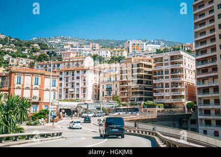 Monte-Carlo, Monaco-28. Juni 2015: Verkehr auf den Straßen von Monaco, Monte Carlo. Stockfoto