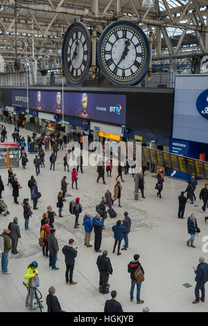 Normale Dienstleistungen von South West Trains ab Waterloo Station während der südlichen Eisenbahnerstreik London Bridge Terminus beeinflussen. Stockfoto