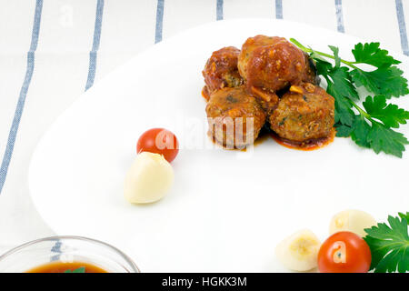 Hackfleischbällchen mit Tomatensauce Stockfoto