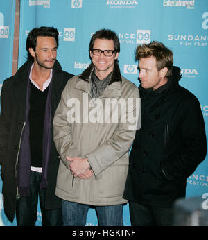 Rodrigo Santoro, kommen links, Mitte, Jim Carrey und Ewan McGregor für die Premiere von "Ich liebe dich Phillip Morris" auf dem Sundance Film Festival am 18. Januar 2009 in Park City, Utah. Foto von Francis Specker Stockfoto