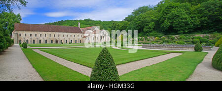 Brunnen und Begründung der Abbaye de Fontenay in Burgund Frankreich. Stockfoto