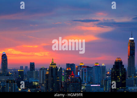 Sonnenuntergang über der Skyline von Bangkok, Thailand Stockfoto