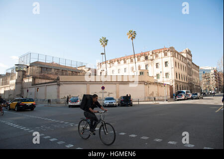 Spanien, Barcelona. 10. Januar 2017. Der Generalitat von Katalonien und dem Stadtrat von Barcelona Einigung eine für die endgültige Schließung des Gefängnisses "Modelo".  Das Gefängnis "Modell" wurde 1904 eingeweiht und ist Dekan der katalanischen Gefängnisse, ein Symbol und ein Zeugnis der Geschichte der autonomen Gemeinschaft geworden. Bildnachweis: Charlie Perez/Alamy Live-Nachrichten Stockfoto