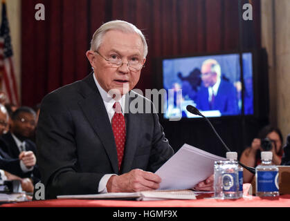 Washington D.C., USA. 10. Januar, bezeugt 2017.Attorney General designierten Jeff Sessions bei seiner Anhörung vor dem Justizausschuss des Senats auf dem Capitol Hill in Washington, D.C., USA. © Bao Dandan/Xinhua/Alamy Live-Nachrichten Stockfoto