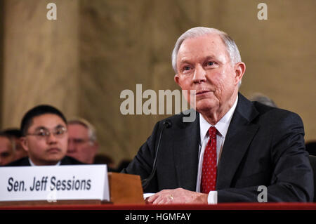 Washington D.C., USA. 10. Januar, bezeugt 2017.Attorney General designierten Jeff Sessions bei seiner Anhörung vor dem Justizausschuss des Senats auf dem Capitol Hill in Washington, D.C., USA. © Bao Dandan/Xinhua/Alamy Live-Nachrichten Stockfoto