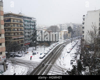 Thessaloniki, Griechenland. 11. Januar 2017. Verkehr mit Schwierigkeiten an Hauptschlagader Vasilissis Olgas Straße durchgeführt. Bildnachweis: Theocharis Charitonidis/Alamy Live-Nachrichten Stockfoto