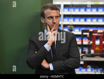 Französischen Präsidentschaftskandidaten Emmanuel Macron besucht eine Deutsche Bahn-Ausbildungsprogramm für junge Flüchtlinge in Berlin, Deutschland, 10. Januar 2017. Foto: Soeren Stache/dpa Stockfoto