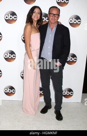 Pasadena, CA. 10. Januar 2017. Chloe Bennet, Clark Gregg im Ankunftsbereich für TCA Winter Presse Tour 2016: Disney/ABC Party, The Langham Huntington, Pasadena, CA 10. Januar 2017. © Priscilla Grant/Everett Collection/Alamy Live-Nachrichten Stockfoto