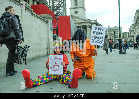 London, UK. 11. Januar 2017. Protest um Guantanamo Bay 15 Jahre bis zum Tag seiner Eröffnung geschlossen. Trafalgar Square in London, © Claire Doherty/Alamy Live News Stockfoto