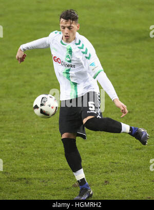 Bochum, Deutschland. 11. Januar 2017. Zwischensaison freundlich, VfL Bochum 1848 - SpVgg Greuther Fürth: Nicolai Rapp (Fuehrt) steuert den Ball.               © Jürgen Schwarz/Alamy Live-Nachrichten Stockfoto