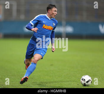 Bochum, Deutschland. 11. Januar 2017. Zwischensaison freundlich, VfL Bochum 1848 - SpVgg Greuther Fürth: Nils Quaschner (Bochum) steuert den Ball.                 © Jürgen Schwarz/Alamy Live-Nachrichten Stockfoto