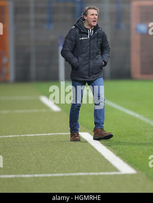 Bochum, Deutschland. 11. Januar 2017. Zwischensaison freundlich, VfL Bochum 1848 - SpVgg Greuther Fürth: Manager Janos Radoki (Fuehrt) gibt Anweisungen.                © Jürgen Schwarz/Alamy Live-Nachrichten Stockfoto