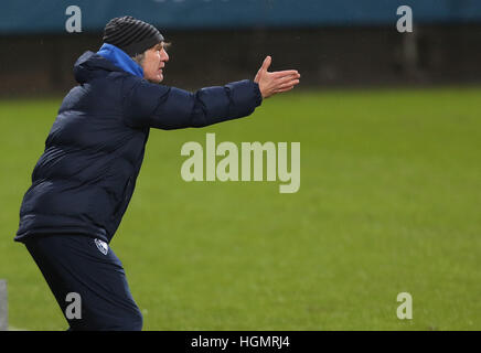 Bochum, Deutschland. 11. Januar 2017. Zwischensaison freundlich, VfL Bochum 1848 - SpVgg Greuther Fürth: Manager Gertjan Verbeek (Bochum) gibt Anweisungen.                © Jürgen Schwarz/Alamy Live-Nachrichten Stockfoto