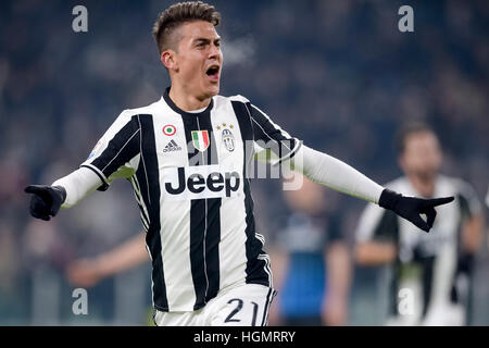 Turin, Italien. 11 Januar 2017: Paulo Dybala von Juventus FC feiert nach seinem Tor während der TIM-Cup-Spiel zwischen Juventus FC und Atalanta BC. Bildnachweis: Nicolò Campo/Alamy Live-Nachrichten Stockfoto
