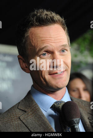 NEW YORK, NY - Januar 11: Schauspieler Neil Patrick Harris besucht die "Lemony Snicket ist ein Series of Unfortunate Events" Vorführung am AMC Lincoln Square Theater am 11. Januar 2017 in New York City. Foto von: John Palmer/MediaPunch Stockfoto