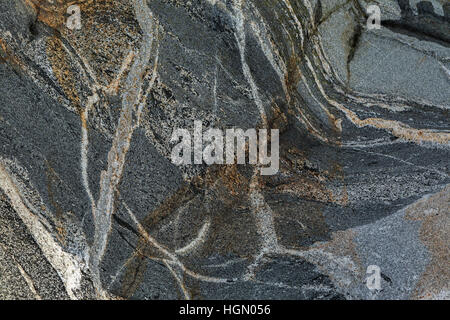 Textur der steinernen Klippen. Herrliche Winterlandschaft im Baikalsee. Stockfoto