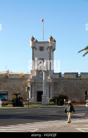 Cadiz Andalusien, Süd-West-Spanien Puerta de Tierra, Haupttor der Stadt. Stockfoto