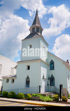 Weiße Kirche und die historischen Gebäude in Lewisburg in West Virginia, USA Stockfoto