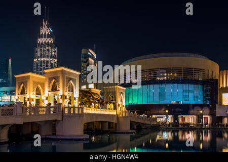 Nachtansicht der Dubai Mall, Dubai, Vereinigte Arabische Emirate Stockfoto