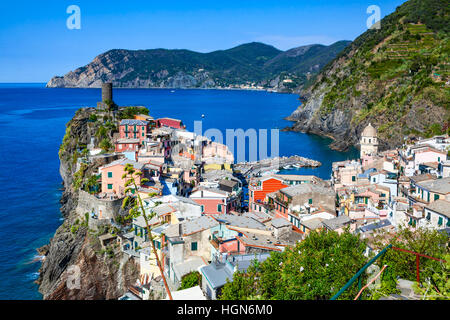 Vernazza, einer der fünf Dörfer im Cinque Terre Nationalpark und ist ein UNESCO-Weltkulturerbe auf italienische Riviera Stockfoto