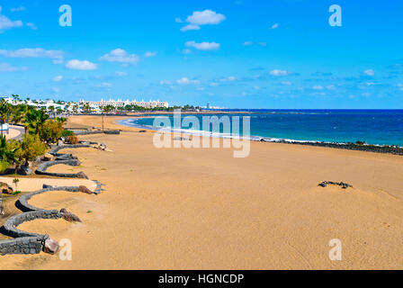 ein Blick auf den Strand Playa de Matagorda in Puerto del Carmen, Lanzarote auf den Kanarischen Inseln, Spanien Stockfoto