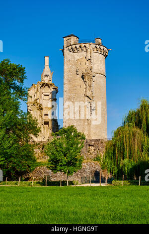 Cher (18), Berry, Frankreich, Mehun-Sur-Yèvre genehmigt "Stadt und Métiers der Künste", die Jacques Coeur Straße, die Burg von Jean de Berry und Museum von Charles Stockfoto