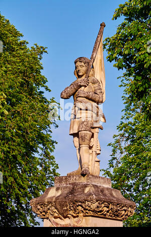 Cher (18), Berry, Frankreich, Mehun-Sur-Yèvre genehmigt "Stadt und Métiers der Künste", Jeanne d ' Arc Statue, die Jacques Coeur Straße Stockfoto