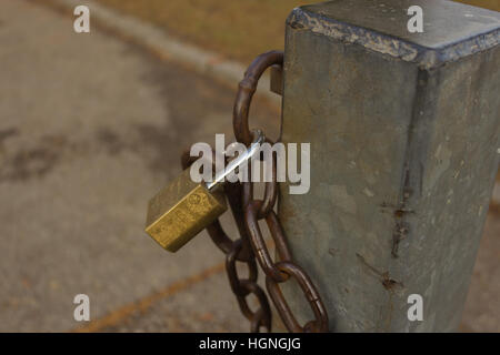 Nahaufnahme der alte rostige Kettenglieder. Stockfoto