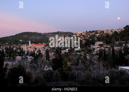 Blick auf ein Karem oder Ain Kerem, ein altes Dorf Und jetzt ein jüdisches Viertel im Südwesten Jerusalems, das war Entvölkert während des arabisch-israelischen Krieges von 1948 Stockfoto